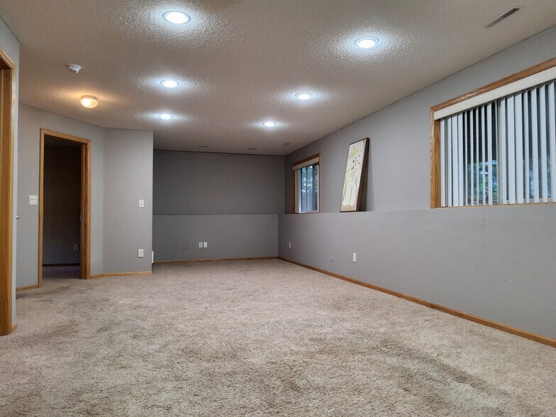 Building Photo - 9423 Alamo Ct NE