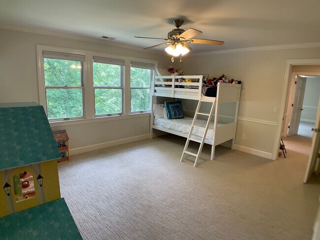 Building Photo - Executive Home in The Heart of Chapel Hill!