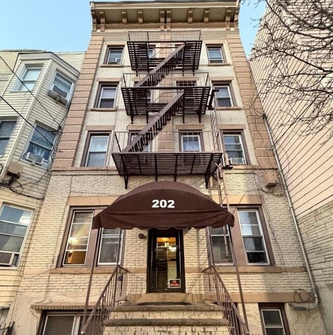 Building Photo - 202 48th St