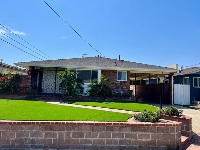 Primary Photo - Large 3 Bedroom 2 Bath Home