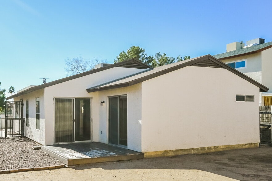 Building Photo - 4774 W Menadota Dr