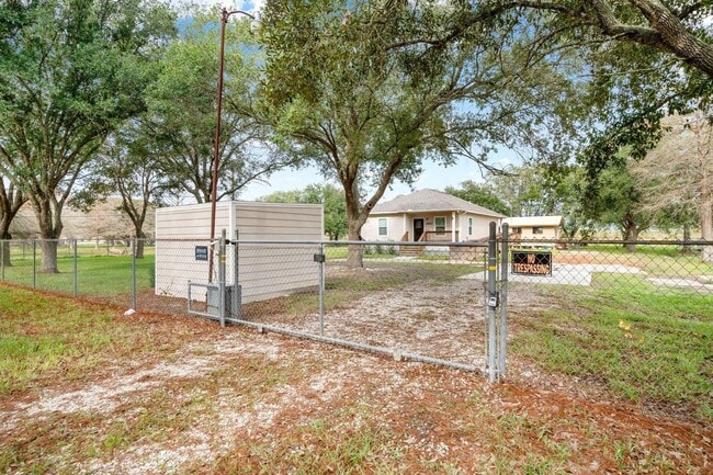Building Photo - 6927 David St