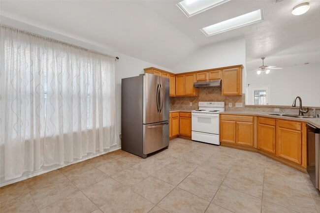 Building Photo - 10422 Acacia Forest tr