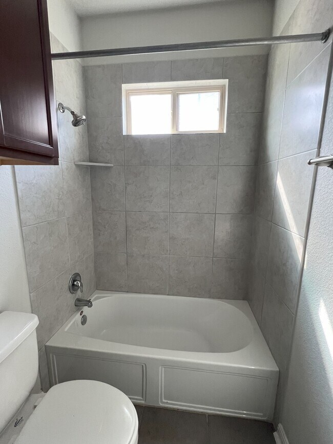 Building Photo - 917 Durness Dr