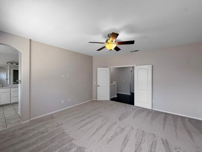 Building Photo - Beautiful 4BR + Office / 3BA Home in Prime...