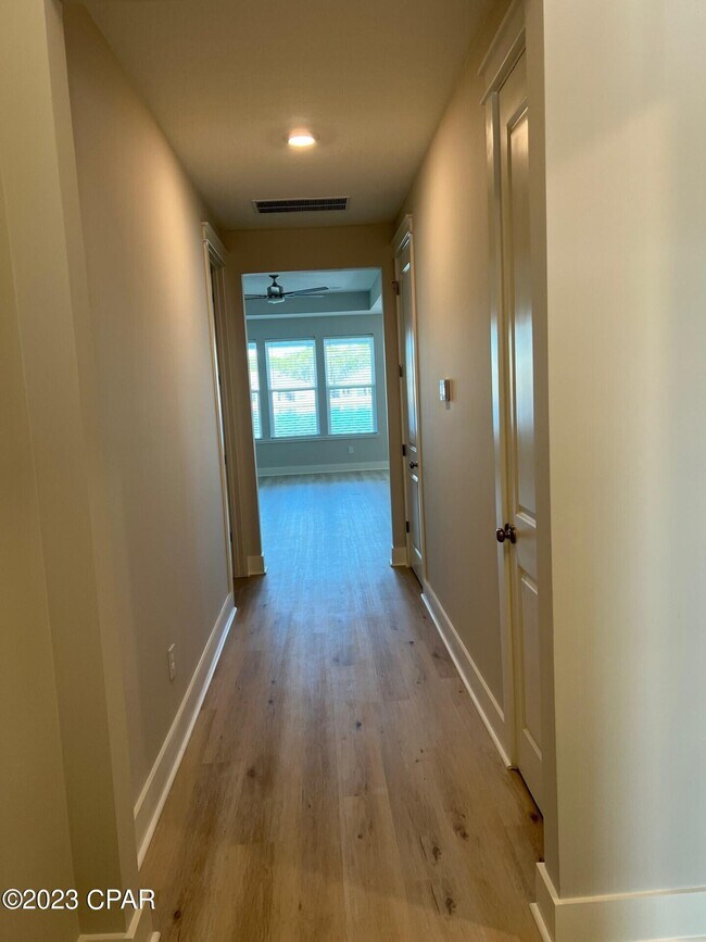 Building Photo - 1096 Harrison Byu Dr