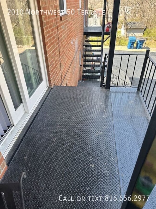 Building Photo - 2010 NW 50 Terrace