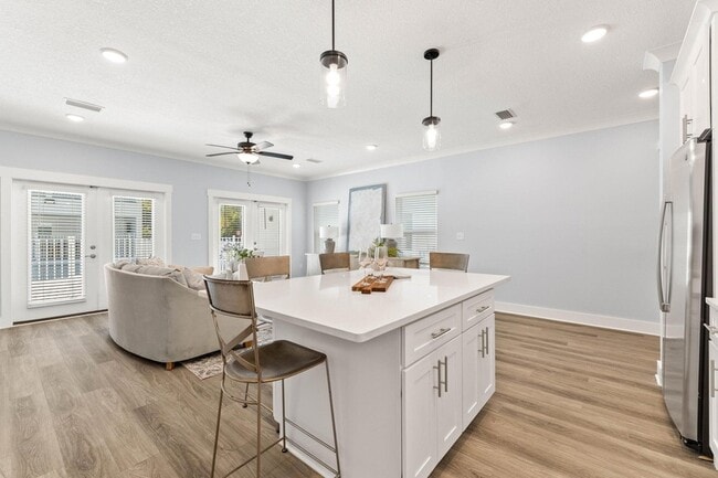 Building Photo - 100 Beach Dr