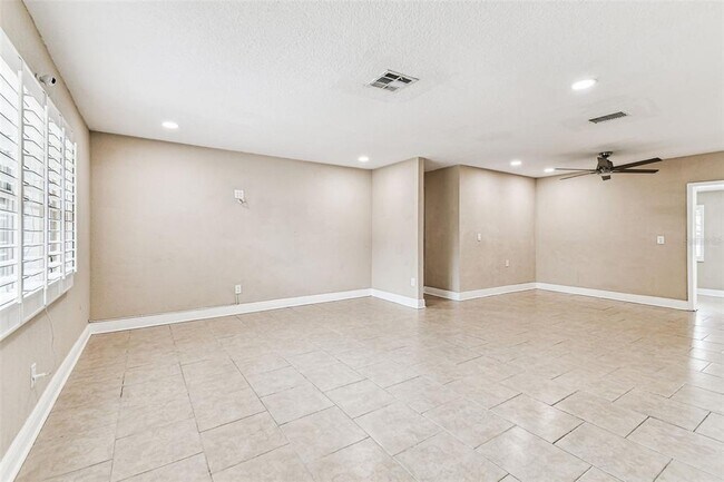 Building Photo - 2580 Granada Cir W