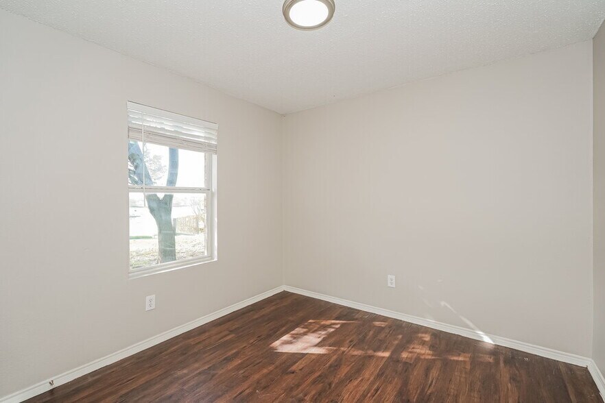 Building Photo - 105 Teal Rd