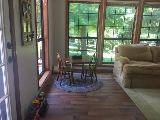 Building Photo - Spacious 3BR 2BA One-level West Knox