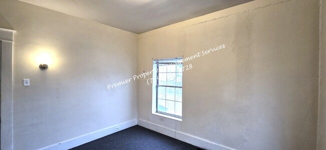 Building Photo - 404 Center Ave