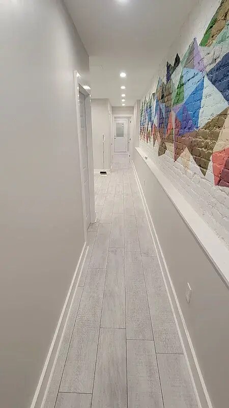 Building Photo - 191 Moffat St