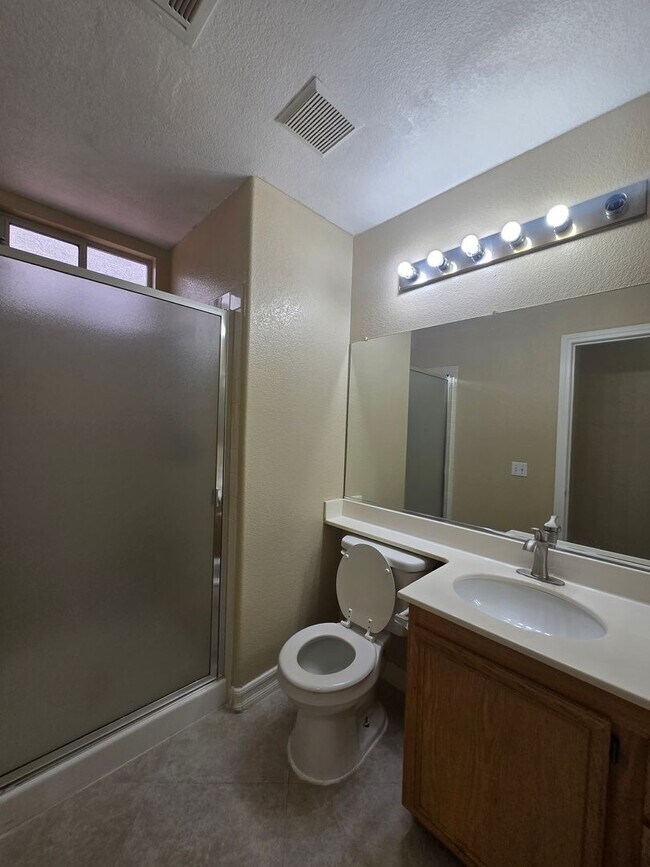 Building Photo - 2 Story Home with 5 Bedrooms