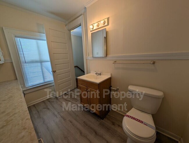 Building Photo - 476 Spring St SW