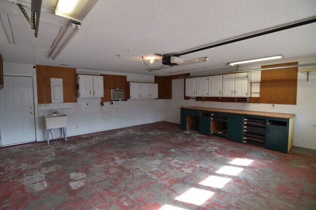 Building Photo - $1,500.00 Move-in-Special