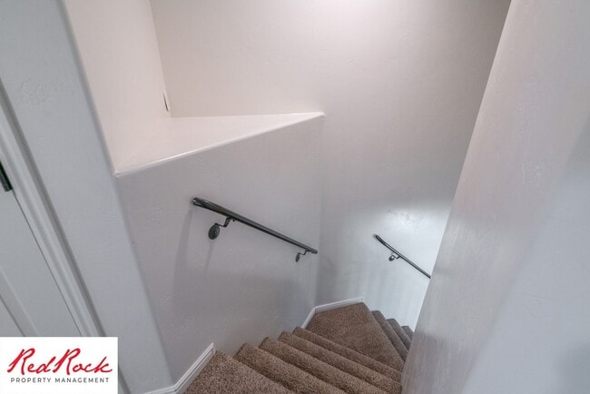 Building Photo - 3 Bedroom Townhome In Southgate Community