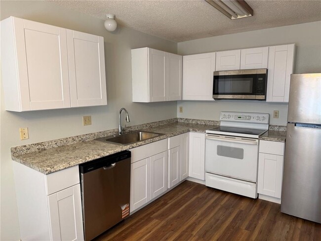 Building Photo - 1780 Shadow Ln