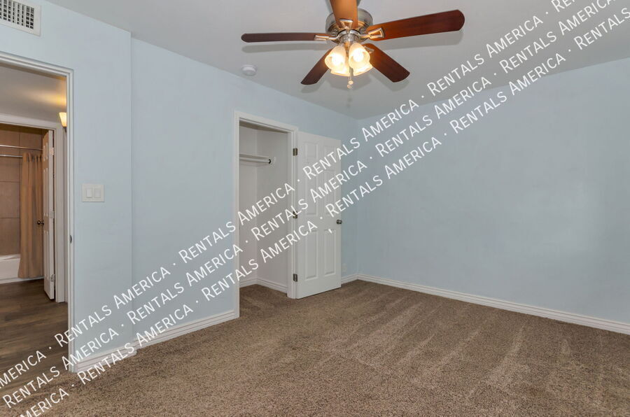 Building Photo - 1420 N Winstel Blvd