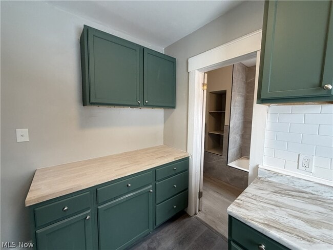 Building Photo - 15340 Yorick Ave