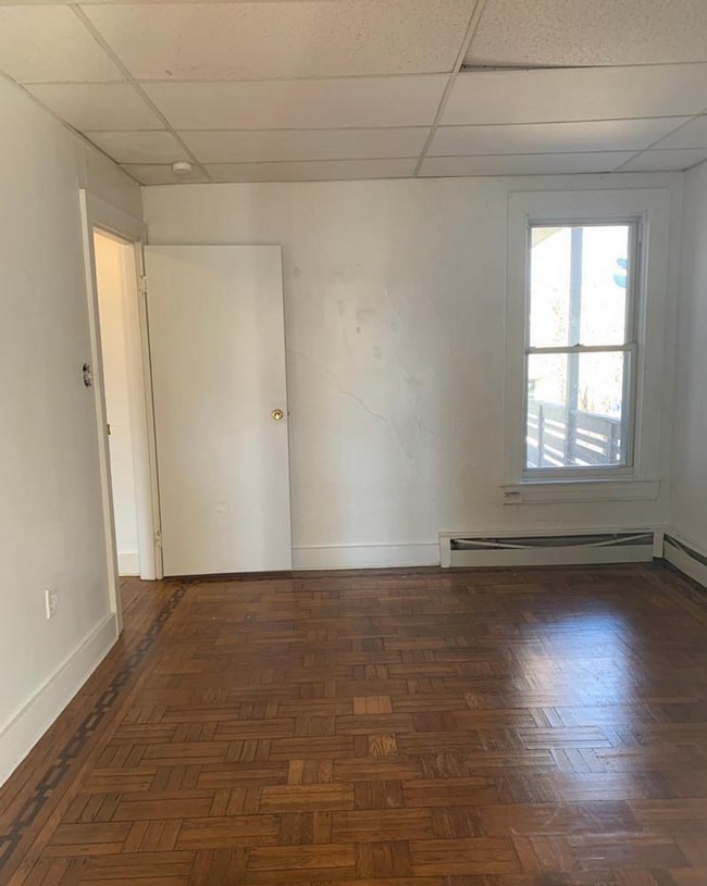 Building Photo - 667 E Philadelphia St