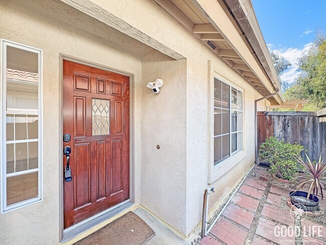 Building Photo - Cozy Escondido 3BR/2BA with A/C, large bac...