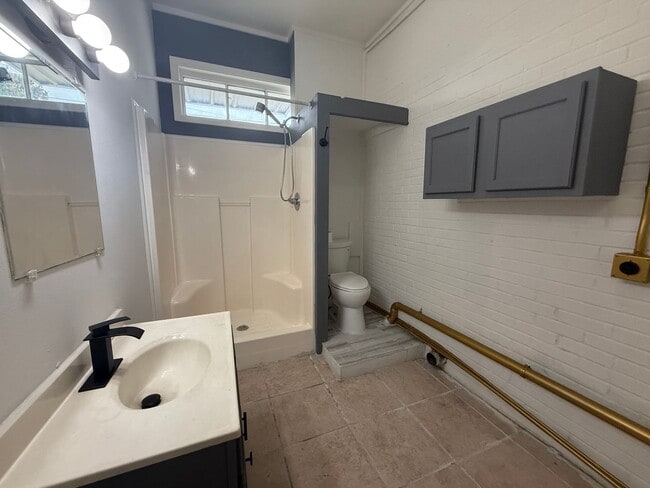 Building Photo - Rental Available: 427B General Mouton