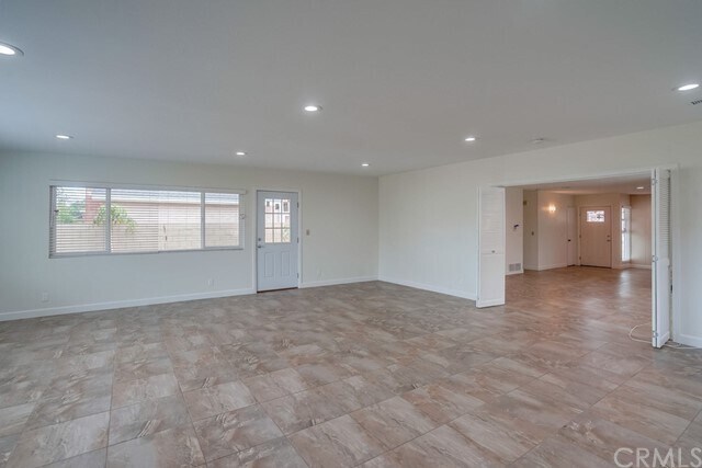 Building Photo - 650 W Florence Ave