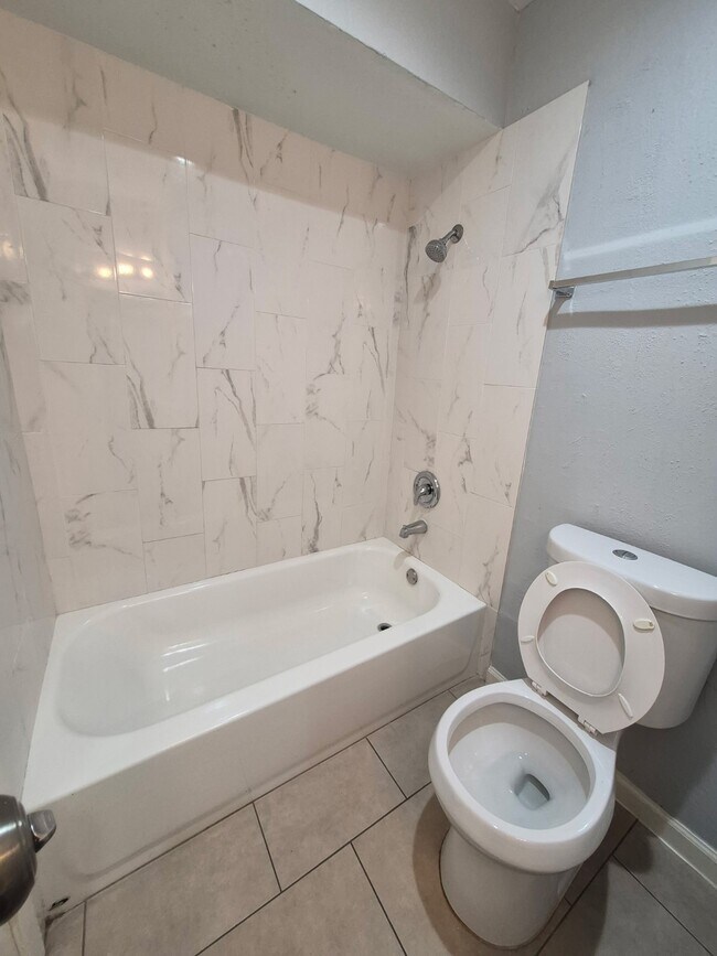 Building Photo - 8717 Victorian Village Dr