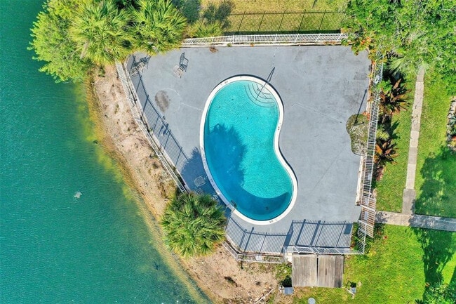 Building Photo - 5335 NW 10th Ct