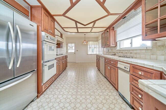 Building Photo - 2136 Paseo Del Mar