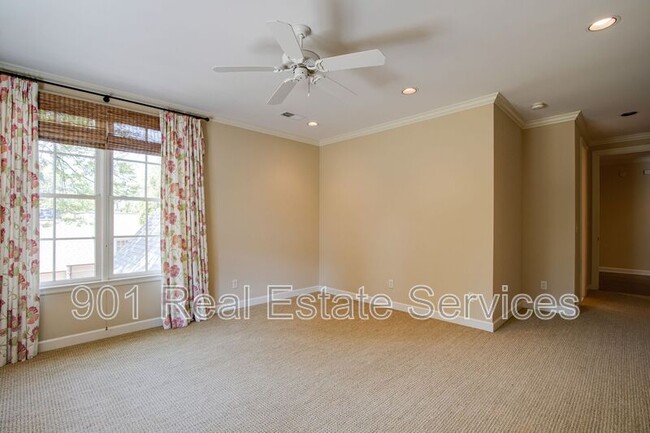 Building Photo - 3549 Lily Ln