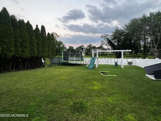 Building Photo - 799 Bowyer Ave