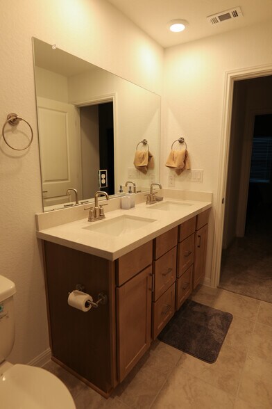 Building Photo - 2911 Tavern Dr