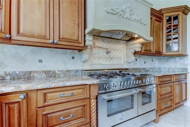 Building Photo - 18605 Avenue Monaco