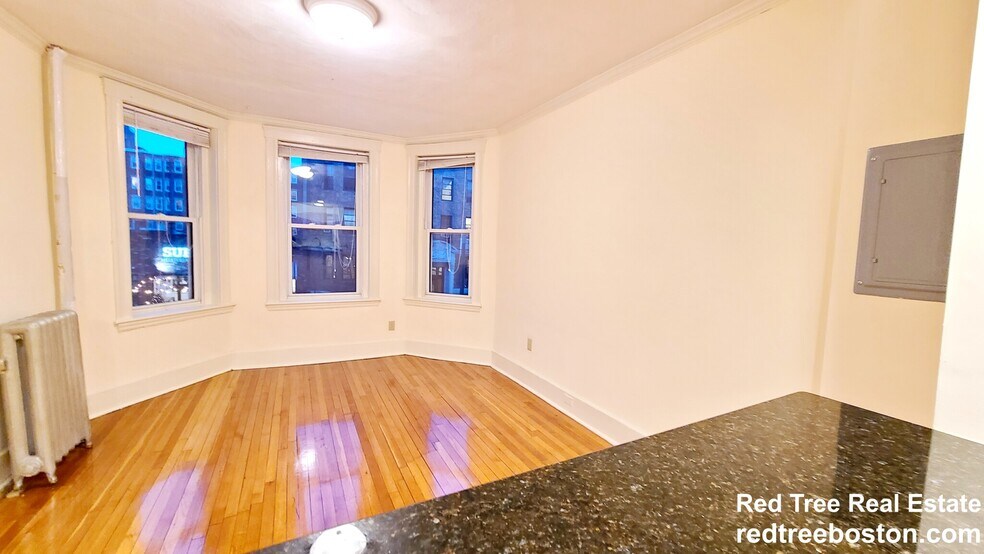 Building Photo - 51 Queensberry St