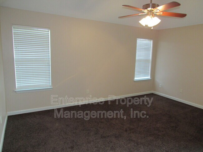 Building Photo - 9740 Riggin Dr