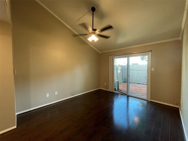 Building Photo - 12315 Glenview Dr