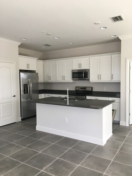 Building Photo - 6969 Avalon Circle