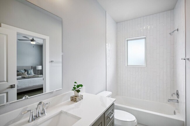 Building Photo - Retreat Model Home