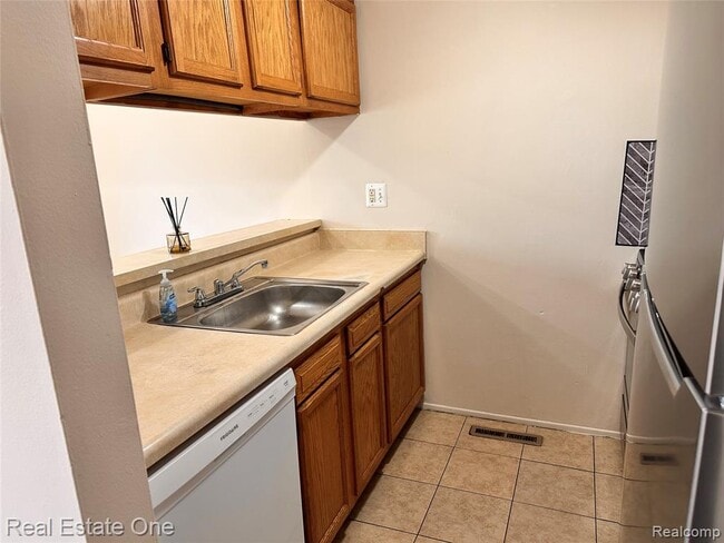 Building Photo - 35253 Turner Dr