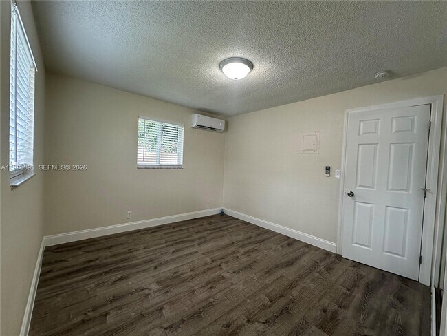 Building Photo - 5901 NE 18th Ave