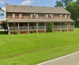 Building Photo - Eagle Lake Shore