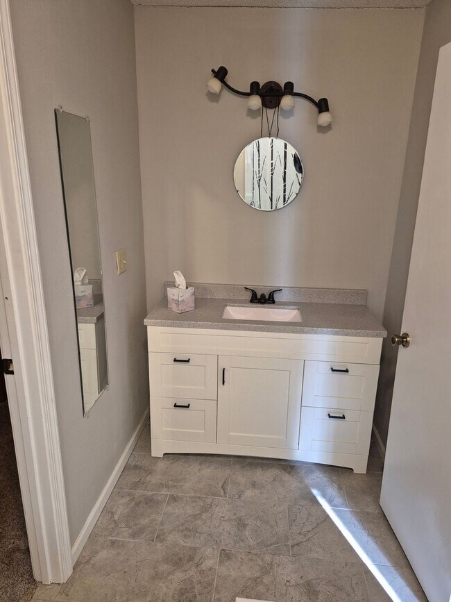 Building Photo - 3 Bedroom Home in Gravois Mill