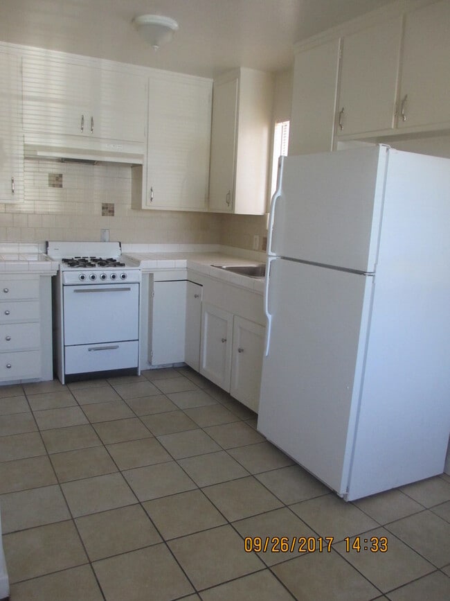 Building Photo - GIL560