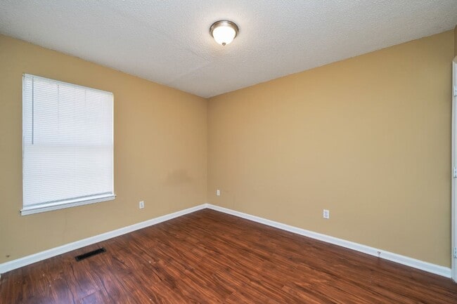 Building Photo - Spacious 4-Bedroom Home in Pleasant Grove ...