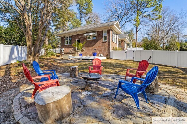 Building Photo - BEAUTIFUL ONE STORY BRICK HOME IN DOWNTOWN...