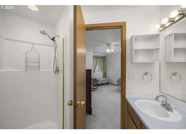 Building Photo - Stunning 4 Bedroom Home in Bethany!