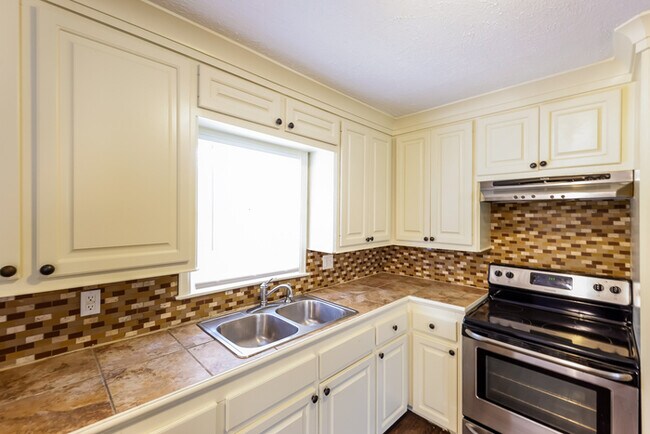 Building Photo - Cute Home in Pearl