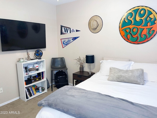 Building Photo - 1077 W Olive Ave